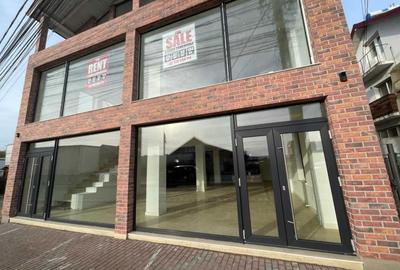Spațiu comercial, de 550 mp, în Central - 3