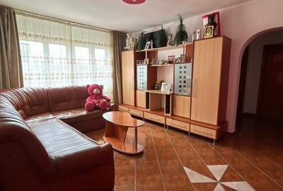 Apartament cu 3 camere decomandat în Exterior Vest - 2