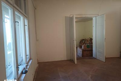 Casă cu 2 camere cu Teren 20 Mp în Central