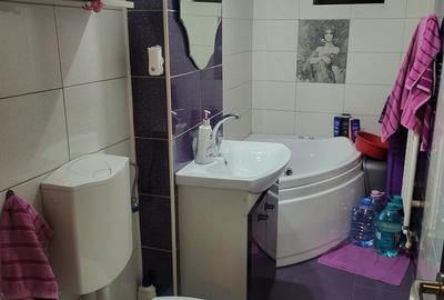 Apartament cu 2 camere decomandat în Micro 20