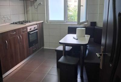 Apartament cu 3 camere decomandat în Moșilor
