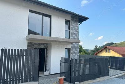 Casă cu 5 camere cu Teren 380 Mp în Luna - 2