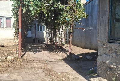 Casă individuală cu 6 camere cu Teren 245 Mp în Alexandriei