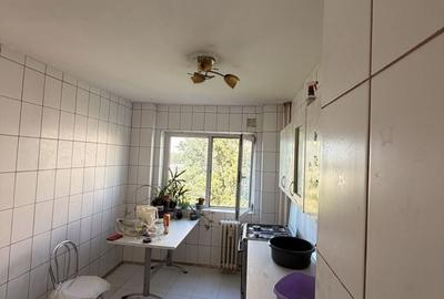Apartament cu 3 camere în Drumul Taberei