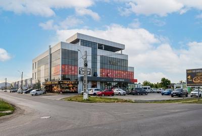 Spațiu comercial, de 800 mp, în Ștefăneștii de Jos