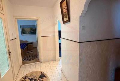Apartament cu 2 camere decomandat în Sârbi