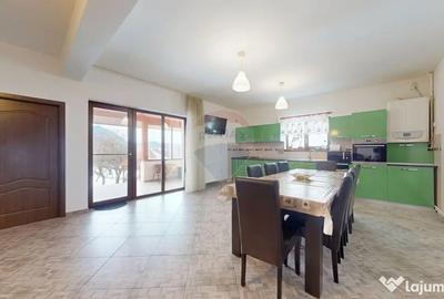 Casă cu 7 camere cu Teren 883 Mp în Bran - 2