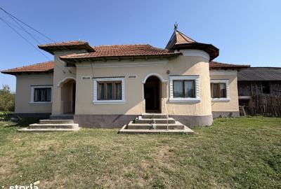 Casă cu 5 camere cu Teren 2119 Mp în Central