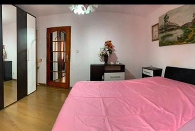 Apartament cu 3 camere decomandat în Dâmbovița - 1