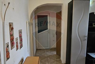 Apartament cu 2 camere semidecomandat, mobilat în Mărăței