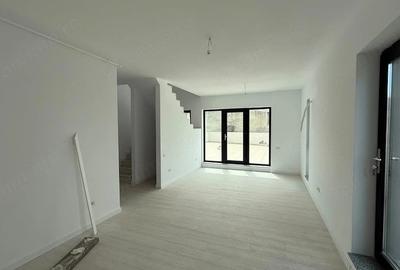 Apartament cu 3 camere în Nerva Traian