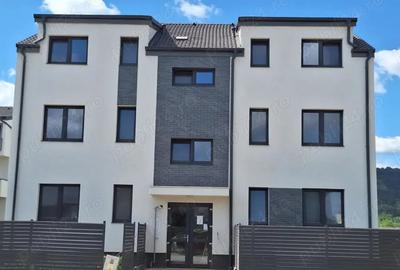 Apartament cu 3 camere decomandat în Hărmanului