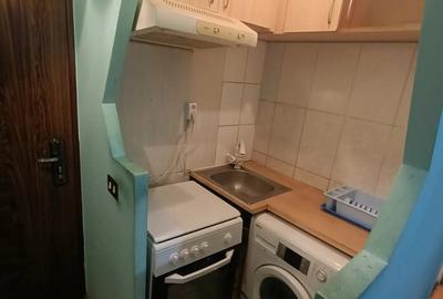 Garsonieră decomandată în Lipovei