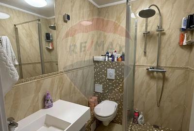 Apartament cu 4 camere semidecomandat în Dristor