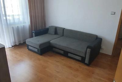 Apartament cu 2 camere semidecomandat în Craiovița Nouă