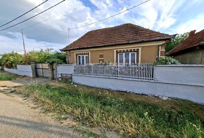 Casă cu 4 camere în Exterior Vest