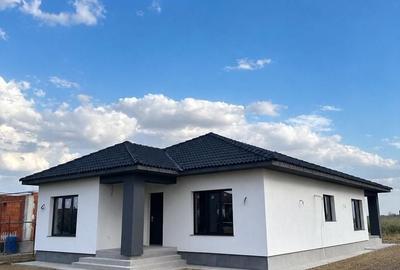 Casă cu 3 camere în Sântion