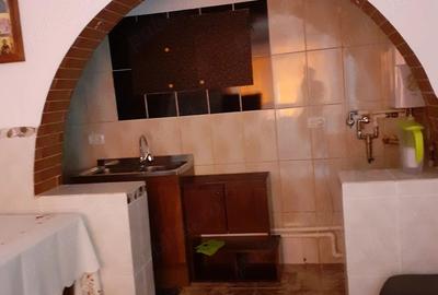 Casă cu 3 camere cu Teren 700 Mp în Central - 2