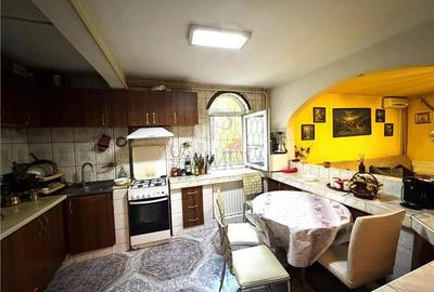 Apartament cu 3 camere decomandat în Vlădeasa - 13