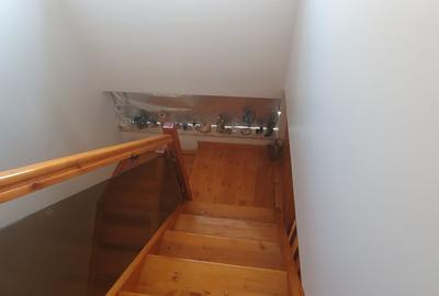 Casă cu 3 camere cu Teren 166 Mp în Calea București