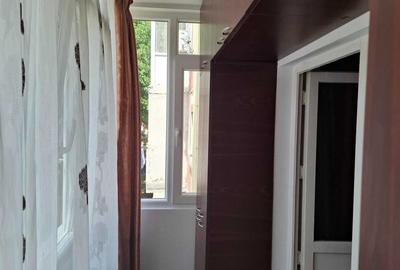 Apartament cu 2 camere semidecomandat în Craiovița Nouă