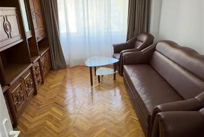 Apartament cu 3 camere decomandat, mobilat în Cug