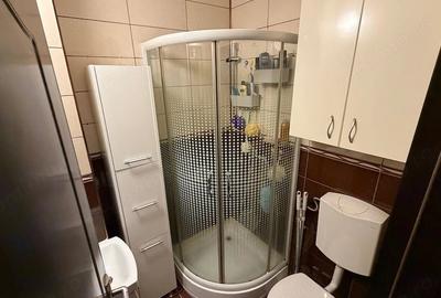Apartament cu 3 camere decomandat în Vitan