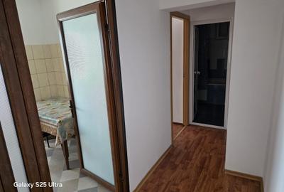 Apartament cu 3 camere decomandat în Vărsătura