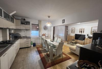 Apartament cu 3 camere decomandat, mobilat în Unirii