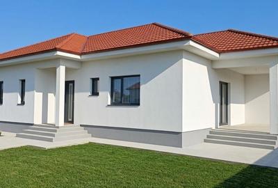 Casă cu 4 camere cu Teren 460 Mp în Domnești
