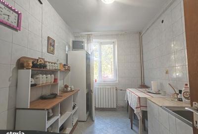 Apartament cu 2 camere semidecomandat în Craiovei