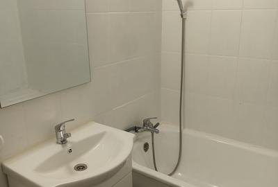 Apartament cu 2 camere decomandat în Apărătorii Patriei
