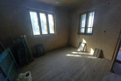 Casă cu 3 camere cu Teren 7300 Mp în Băleasa