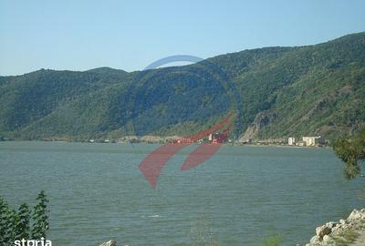 Teren de 2100 mp, în Berzasca