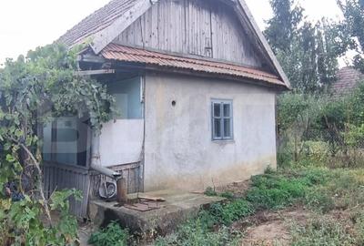 Casă individuală cu 1 camere cu Canalizare în Tritenii de Sus
