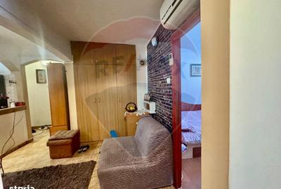 Apartament cu 4 camere decomandat în Craiovița Nouă