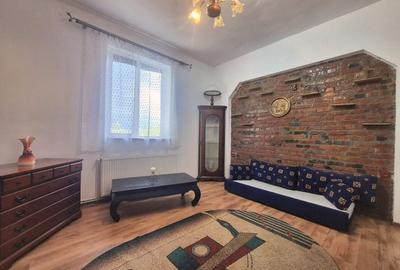 Apartament cu 2 camere decomandat, mobilat în 13 Decembrie - 1