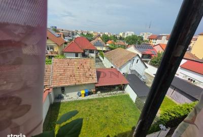 Apartament cu 4 camere decomandat în Hipodrom 3