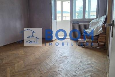 Apartament cu 4 camere decomandat în Traian