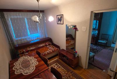 Apartament cu 3 camere semidecomandat în Micro 40