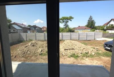 Casă cu 4 camere în Domnești