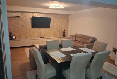 Apartament cu 3 camere decomandat în Exterior Vest