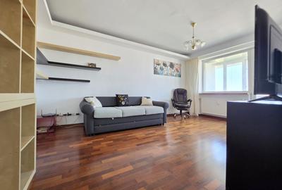 Apartament cu 3 camere decomandat în Tineretului