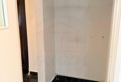 Apartament cu 4 camere în Micro 13