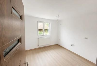 Casă cu 3 camere cu Teren 230 Mp în Central