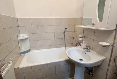 Garsonieră decomandată în Central