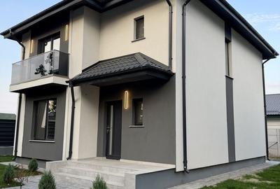 Casă cu 4 camere în Cârcea