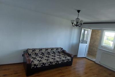 Apartament cu 3 camere decomandat în Exterior Vest
