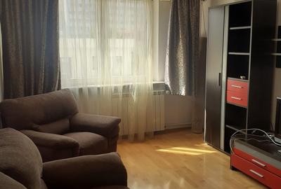 Apartament cu 3 camere semidecomandat în Pantelimon
