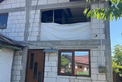 Casă cu 4 camere în Strejnicu